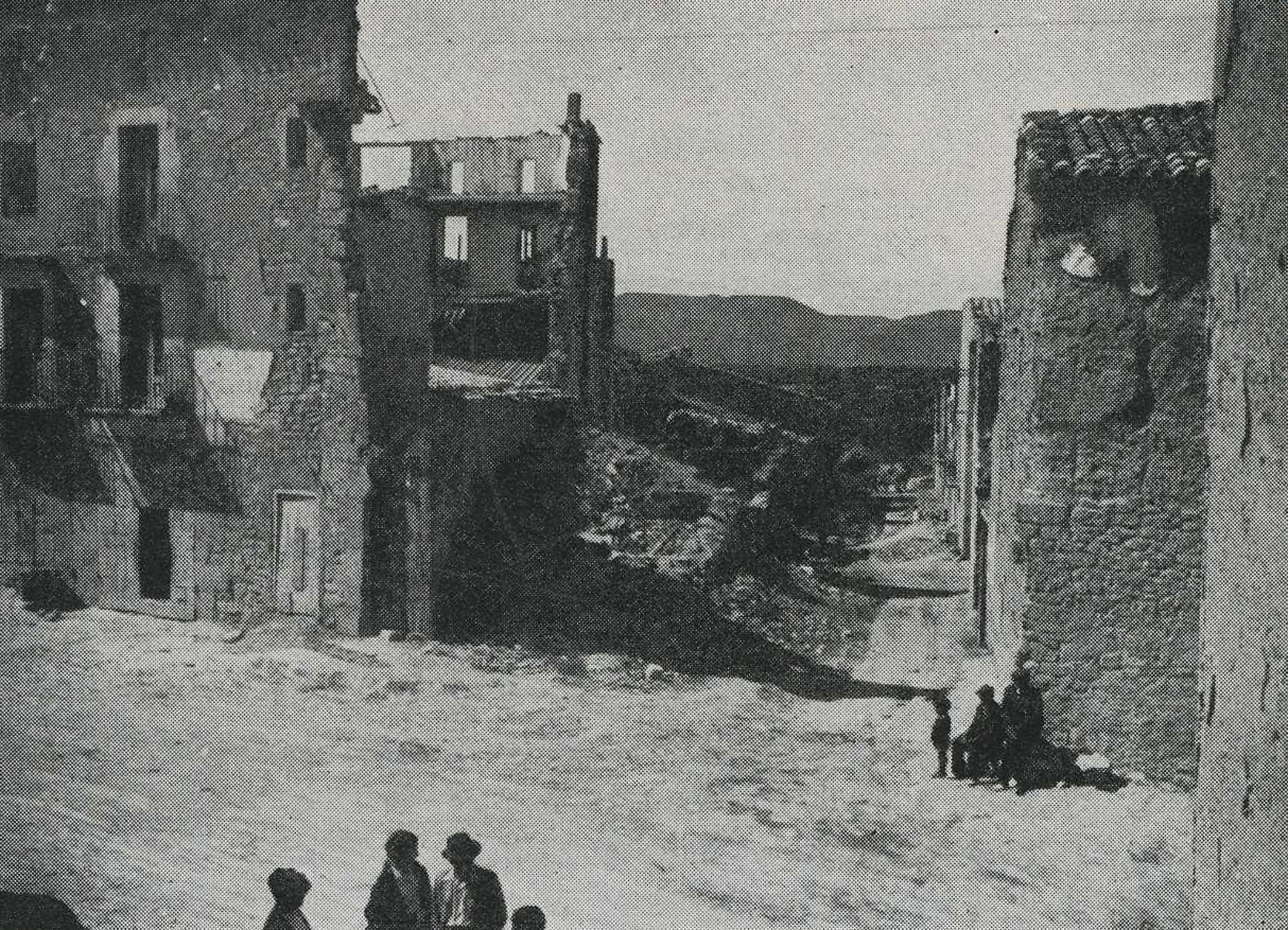 Carrer comerç després dels bombardejos